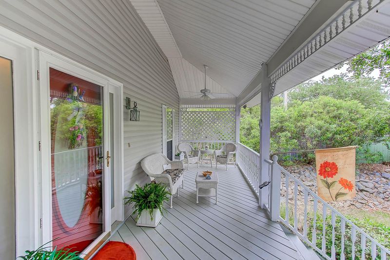 402 W Cooper Ave, Folly Beach, SC 29439