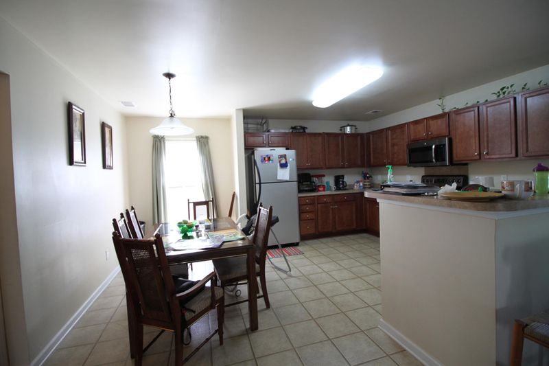 8797 Red Oak Dr, North Charleston, SC 29406