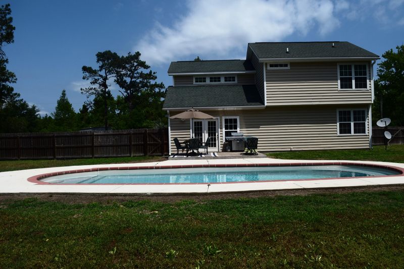 7389 Commodore Rd, Meggett, SC 29449