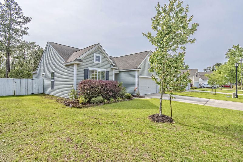 9025 Greenbriar Dr, Summerville, SC 29485