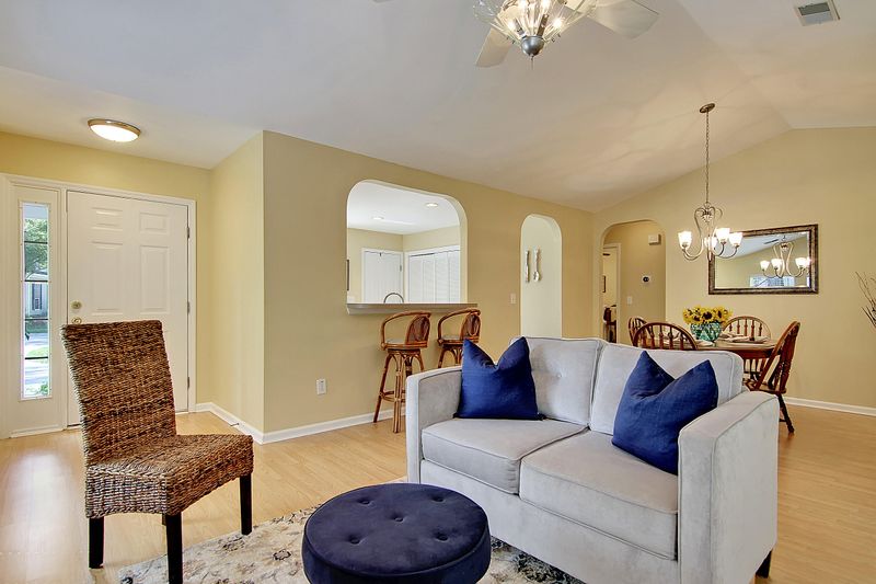 574 Pritchards Point Dr, Mount Pleasant, SC 29464