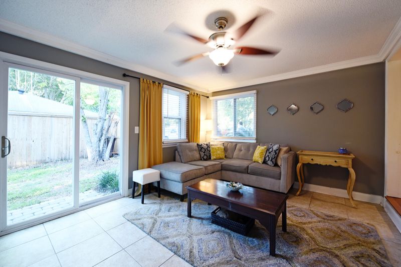 11 Joyce Ave, Mount Pleasant, SC 29464