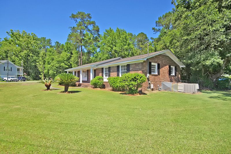 101 Frontage Rd, Summerville, SC 29485