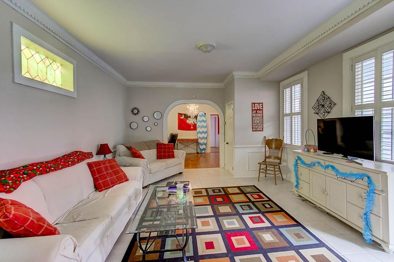 172 Wentworth St, Charleston, SC 29401