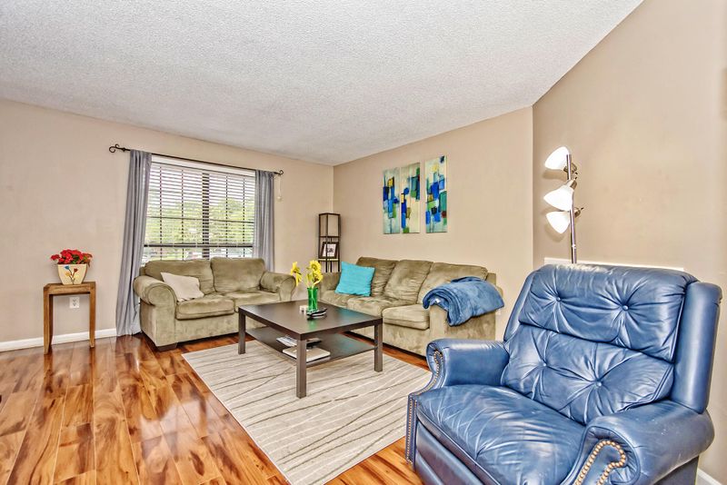 1004 Monticello Dr, Charleston, SC 29412