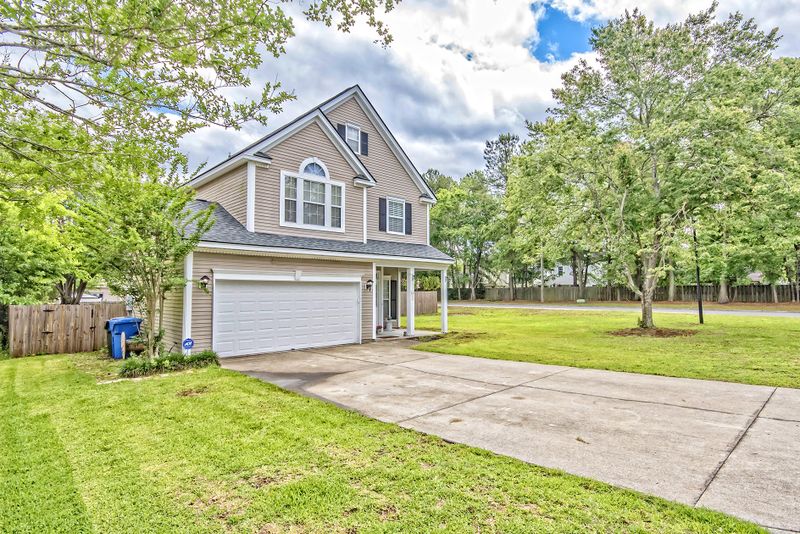 202 Hastings Dr, Goose Creek, SC 29445
