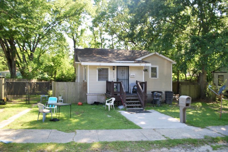 2725 Constitution Ave, North Charleston, SC 29405