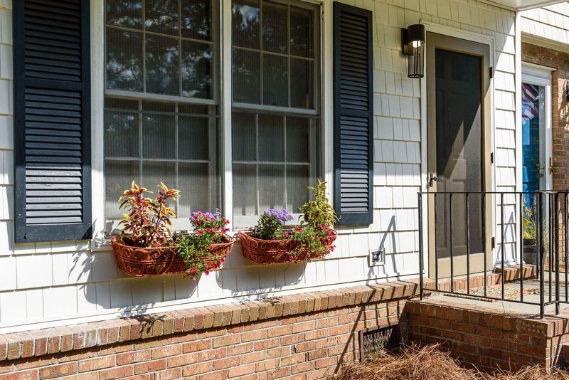 728 Inlet Dr, Mount Pleasant, SC 29464