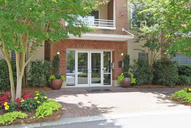 200 River Landing Dr #F-202, Charleston, SC 29492