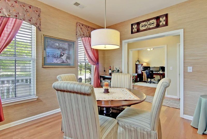 187 Avonshire Dr, Summerville, SC 29483