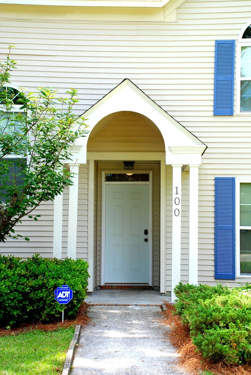 100 Castlebury Dr, Goose Creek, SC 29445