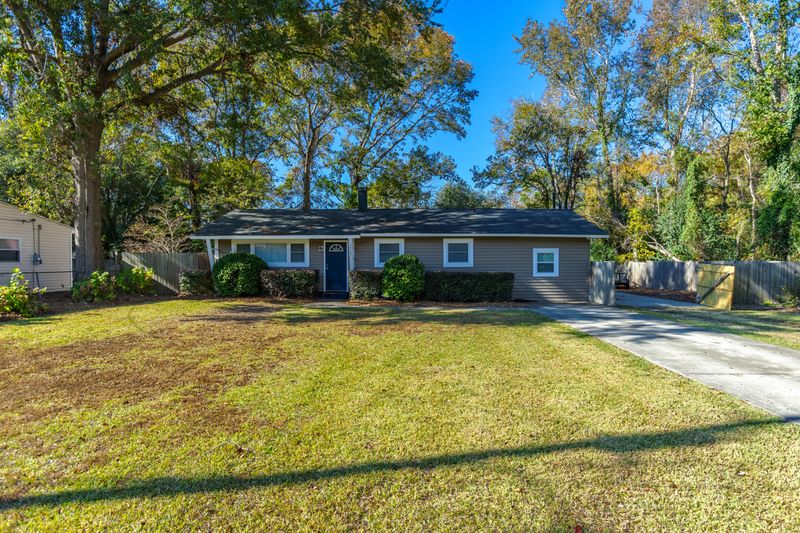 1013 Little John Dr, Charleston, SC 29407
