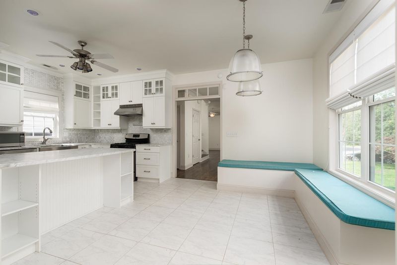 817 Harbor Place Dr, Charleston, SC 29412