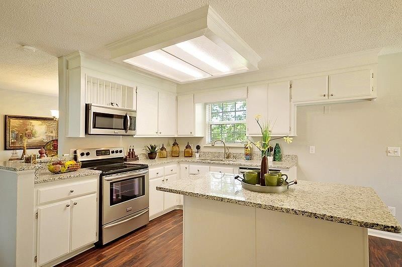 1331 Lark Ln, Hanahan, SC 29410