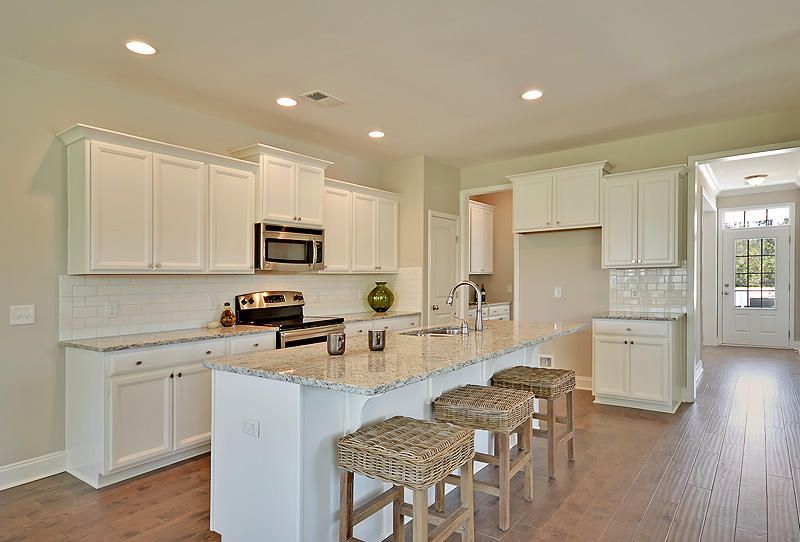 271 Palmetto Walk Dr, Summerville, SC 29483