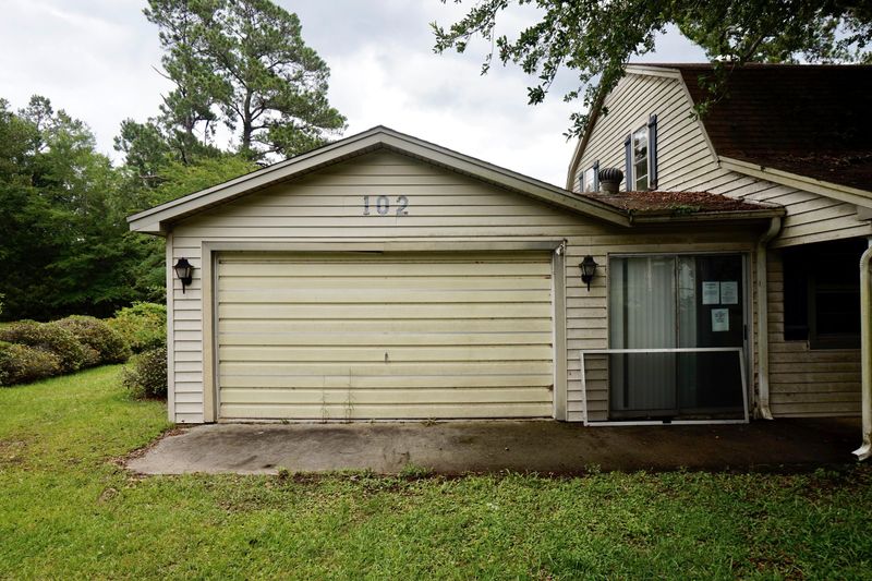 102 Dike View Ave, Bonneau, SC 29431