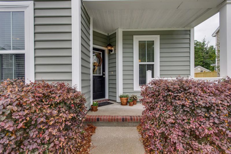 211 Old Savannah Dr, Goose Creek, SC 29445