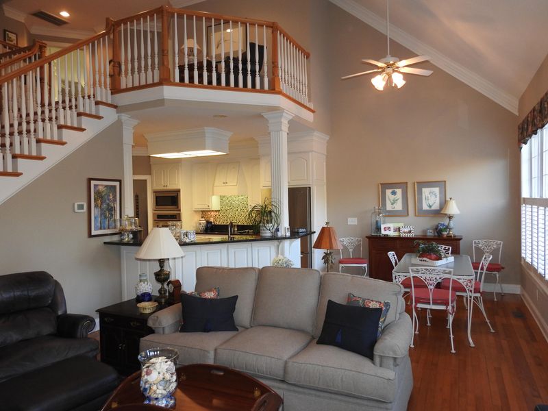 1404 Pointe Bluff Ct, Mount Pleasant, SC 29466