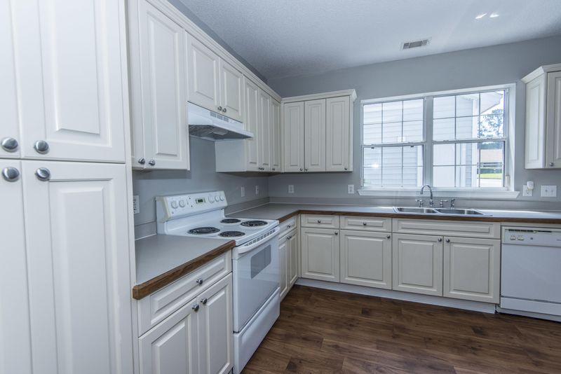 4577 Great Oak Dr, North Charleston, SC 29418
