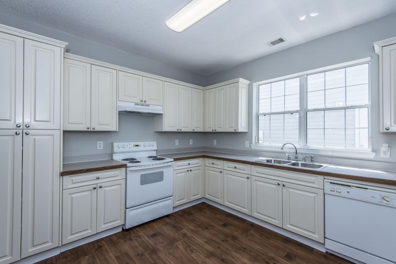 4577 Great Oak Dr, North Charleston, SC 29418