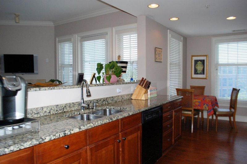 498 Albemarle Rd #511, Charleston, SC 29407