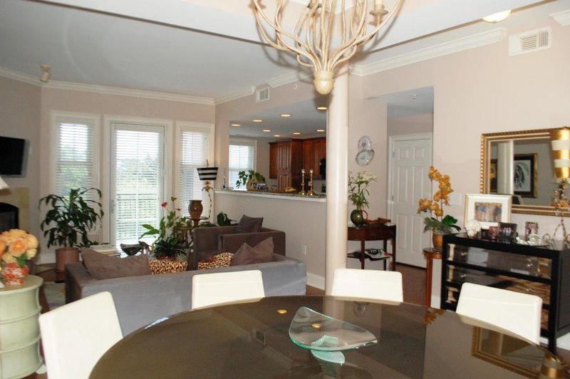 498 Albemarle Rd #511, Charleston, SC 29407