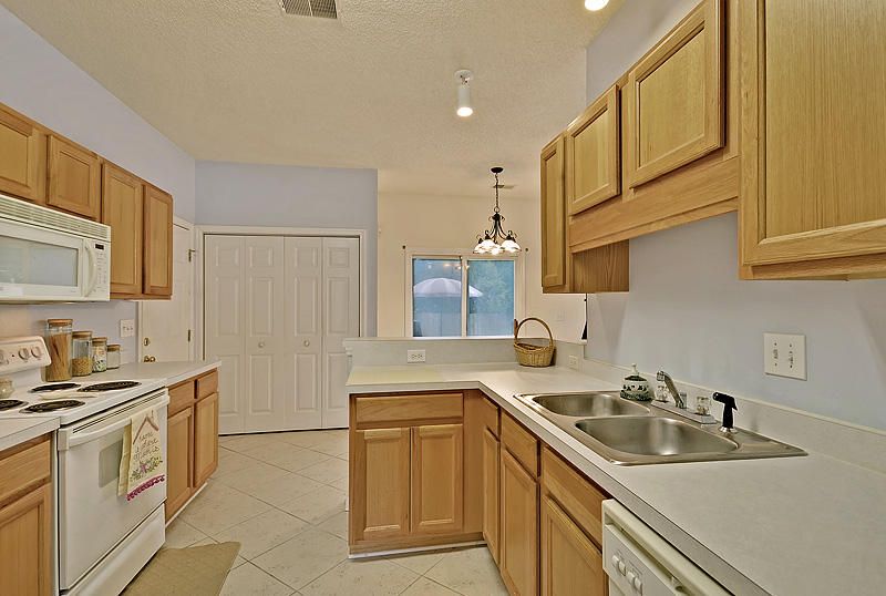 114 Hainsworth Dr, North Charleston, SC 29418