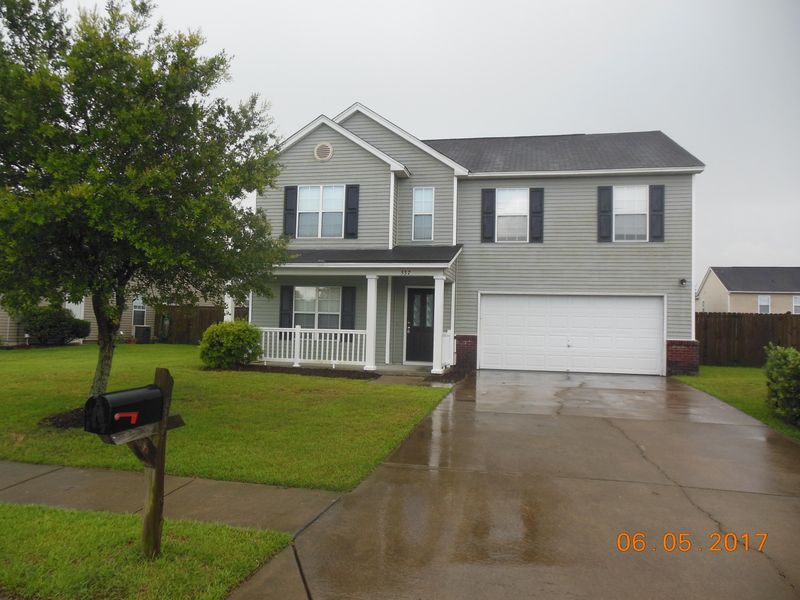 537 Holiday Dr, Summerville, SC 29483