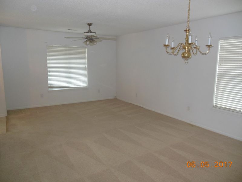537 Holiday Dr, Summerville, SC 29483