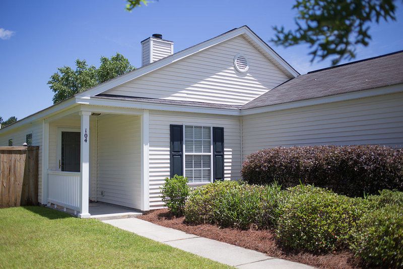 104 Lebsl Ct, Summerville, SC 29483
