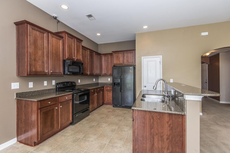 8021 Henderson Rd, Summerville, SC 29483