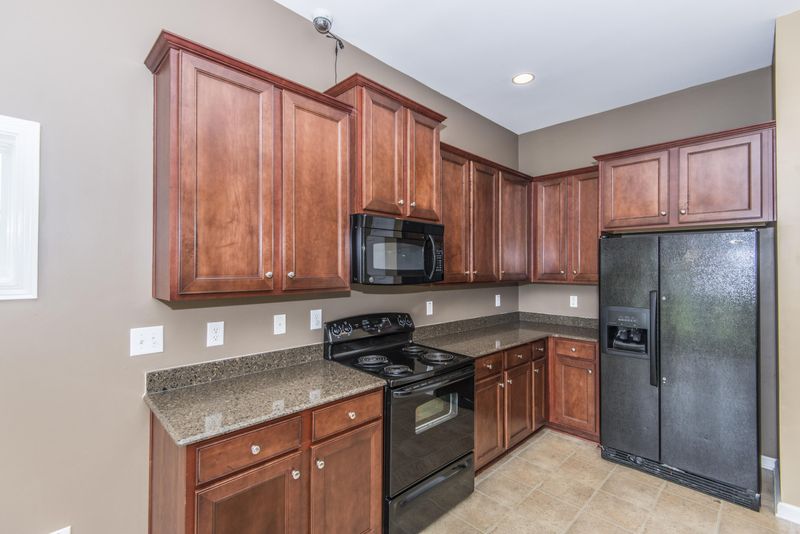 8021 Henderson Rd, Summerville, SC 29483