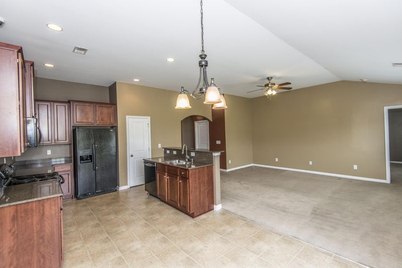 8021 Henderson Rd, Summerville, SC 29483