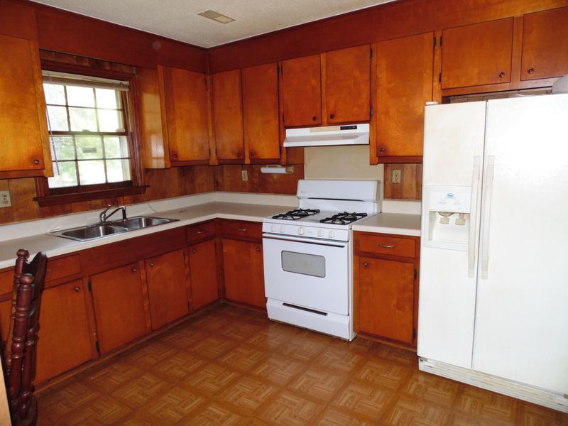 7646 Desmond Ave, North Charleston, SC 29418
