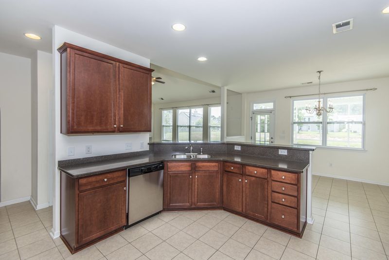 8004 Seastar Ln, Hanahan, SC 29410