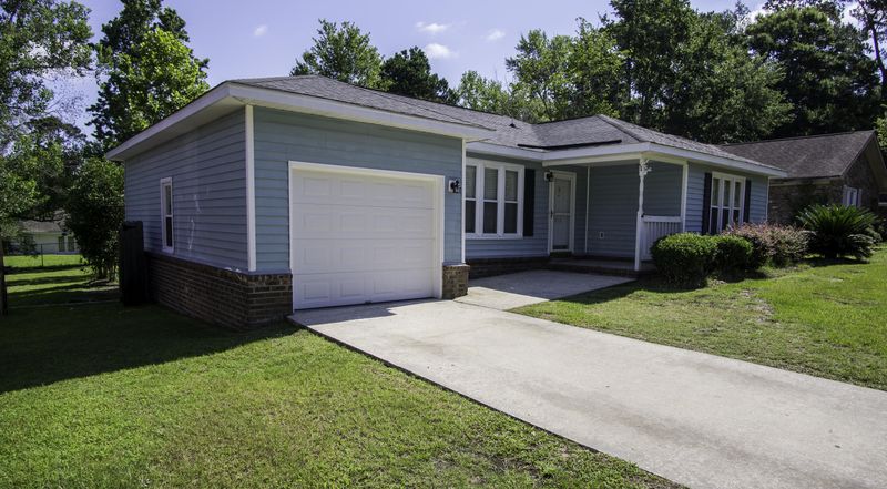 216 Crestwood Dr, Summerville, SC 29483