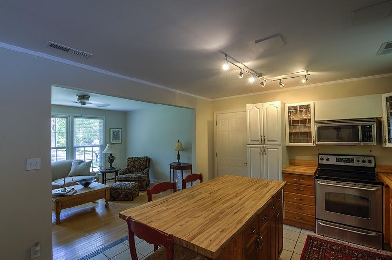 1257 Hampshire Rd, Charleston, SC 29412