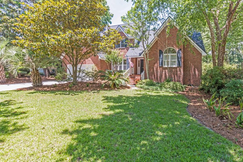 574 Hobcaw Bluff Dr, Mount Pleasant, SC 29464