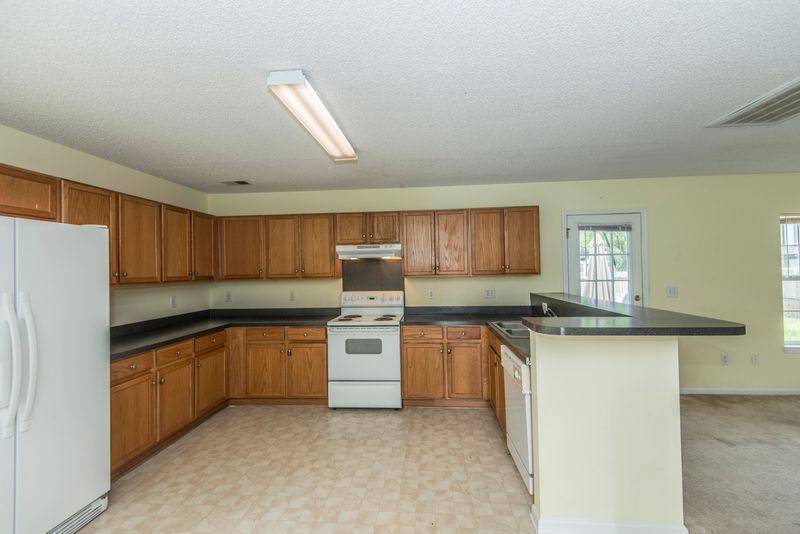 8633 Chloe Ln, North Charleston, SC 29406