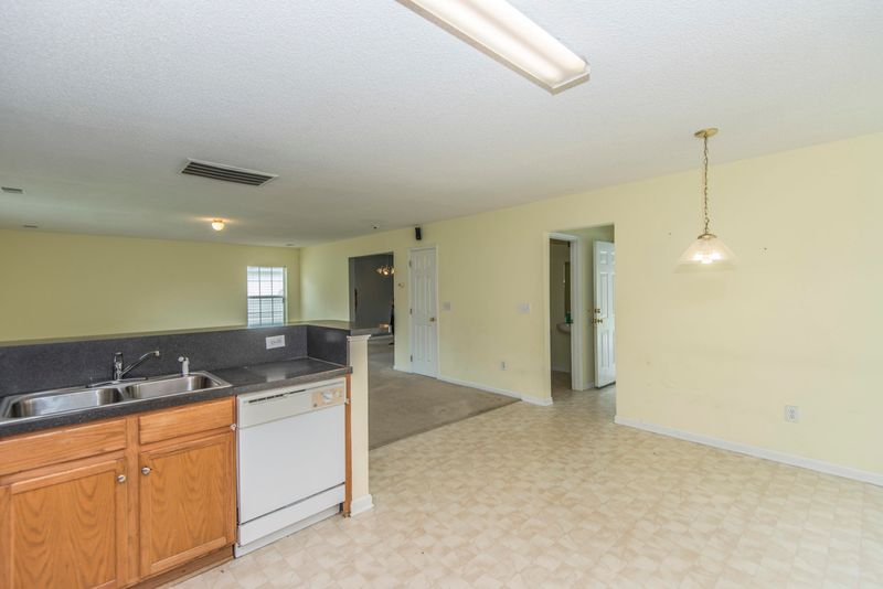 8633 Chloe Ln, North Charleston, SC 29406