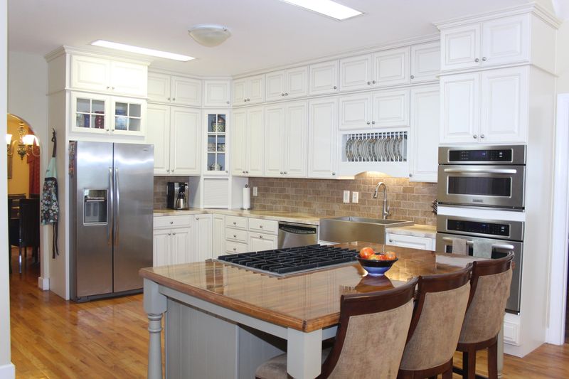 6050 Postell Dr, Ravenel, SC 29470