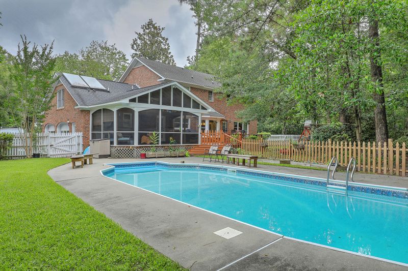 114 Dorchester Ave, Summerville, SC 29483