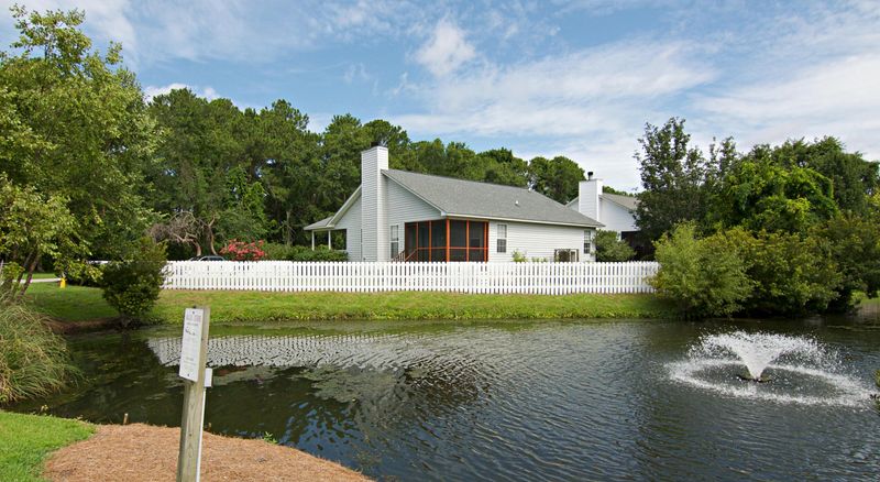 1272 Lakefront Dr, Charleston, SC 29412