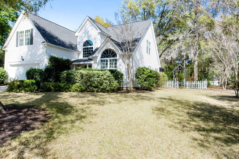 523 Oak Park Dr, Mount Pleasant, SC 29464