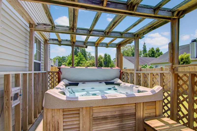 8090 Old London Rd, North Charleston, SC 29406