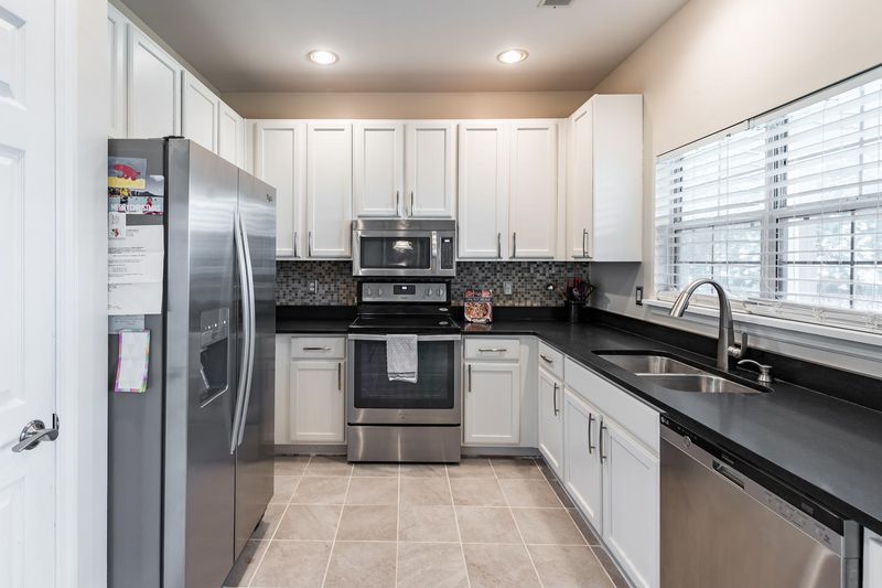 2745 Palmetto Hall Blvd, Mount Pleasant, SC 29466