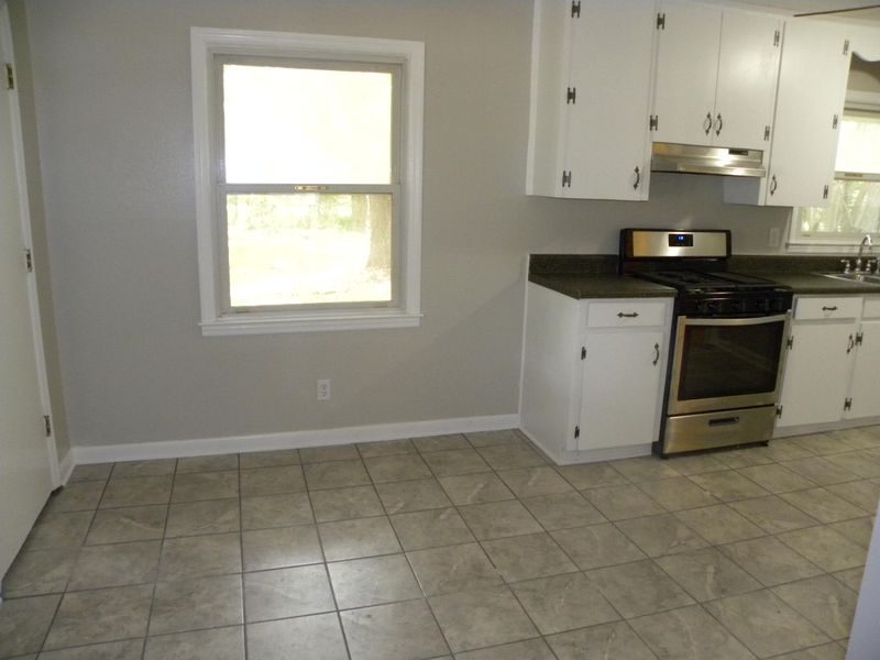 6 Elmora Ave, Goose Creek, SC 29445