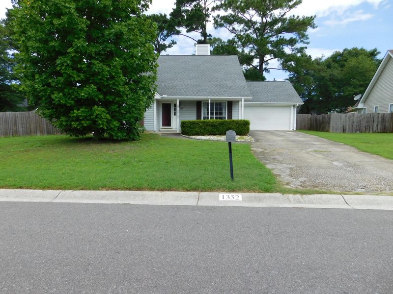 1352 Winterberry Ave, Goose Creek, SC 29445