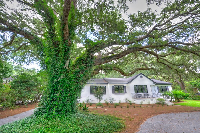1336 S Edgewater Dr, Charleston, SC 29407