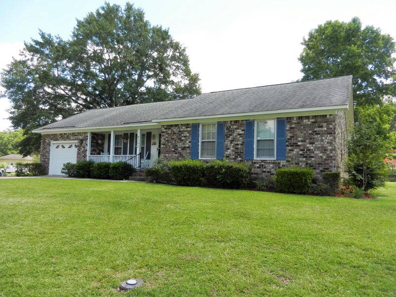 8194 Wainwright Rd, North Charleston, SC 29406